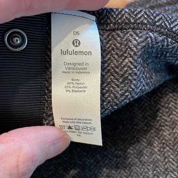 2 Lululemon Vinyasa Scarves - Picture 3 of 5